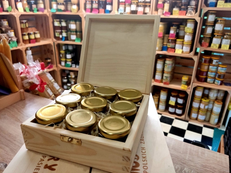 Miodowa bombonierka wygląda w środku