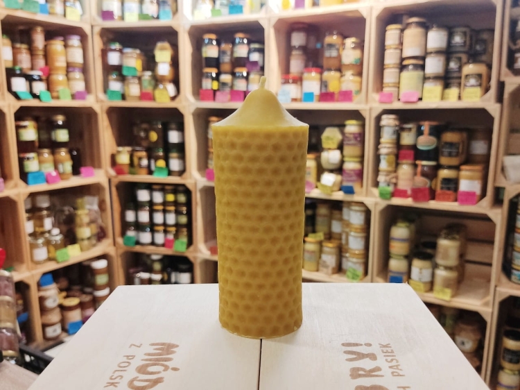 Świeca z naturalnego wosku pszczelego wzór plaster miodu 270g aż 50h palenia się